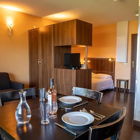 Apartment Confortable A Avec Terrasse Et Acces Piscine, Ideal Pour 4 Personnes - Fr-1-165b-56 *